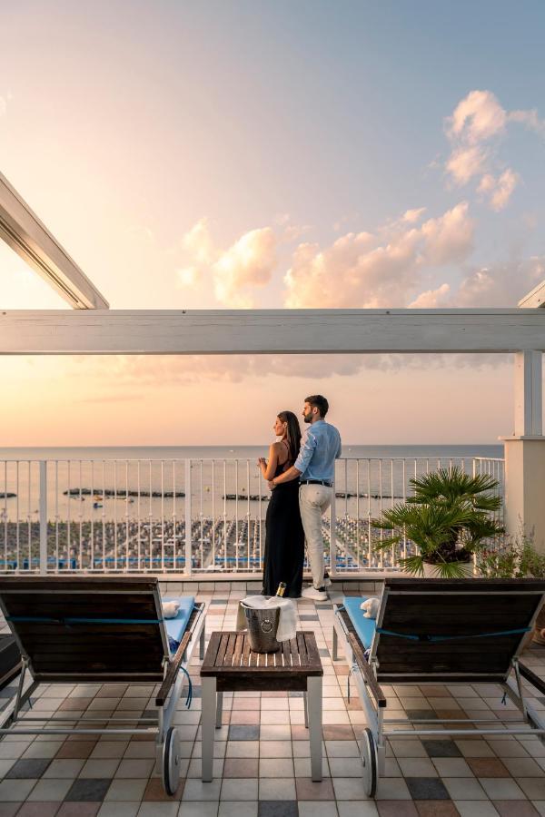 Luxor Beach Boutique Hotel Cattolica Kültér fotó