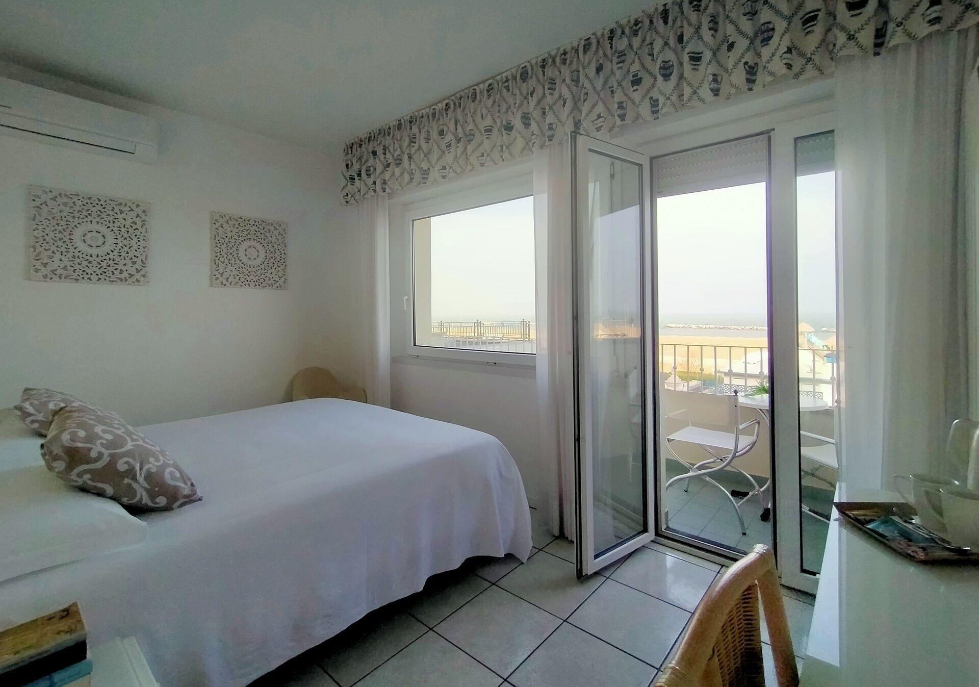 Luxor Beach Boutique Hotel Cattolica Kültér fotó