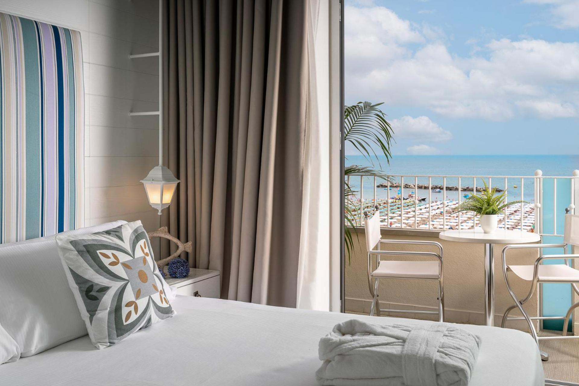 Luxor Beach Boutique Hotel Cattolica Kültér fotó