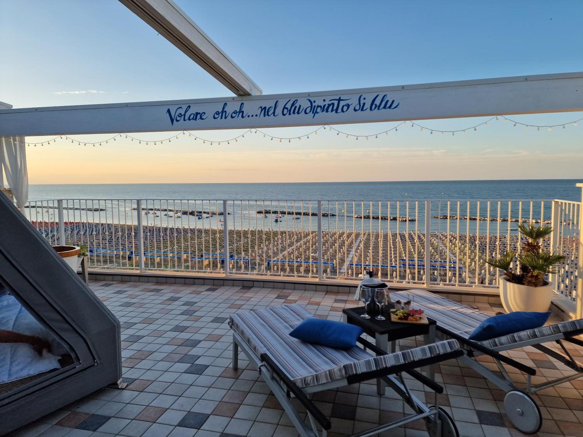 Luxor Beach Boutique Hotel Cattolica Kültér fotó