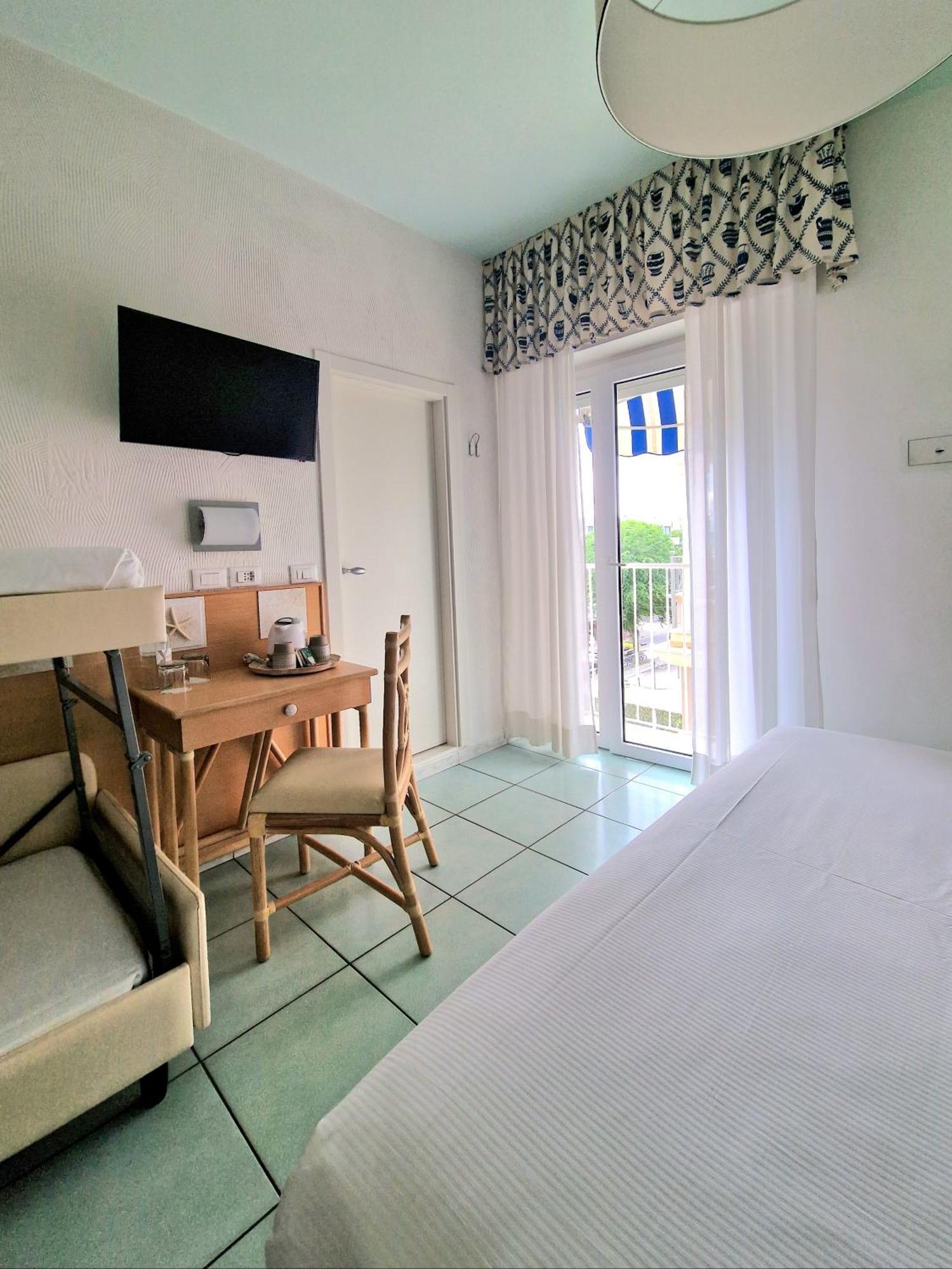 Luxor Beach Boutique Hotel Cattolica Kültér fotó